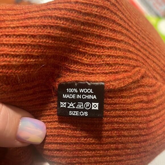 ✨Wyeth Bixby Beanie in Orange✨